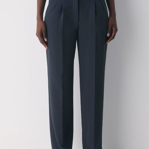 Aritzia The Effortless Pant™ Curve-Fit Crepette - Picture 2 of 7